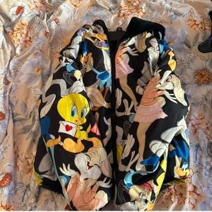 Size: M 
Very warm 
Looney tune themed